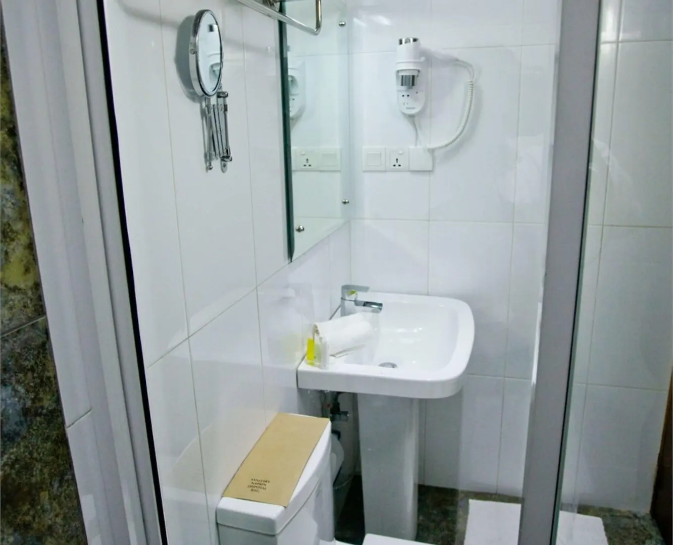 Hotel Travellers Nest Kandy