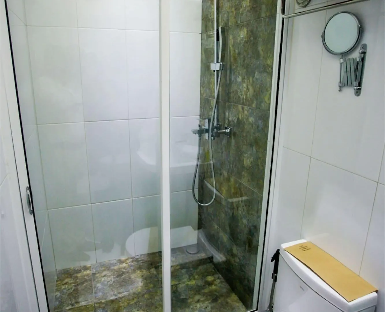 ****  Hotel Travellers Nest Kandy Sri Lanka