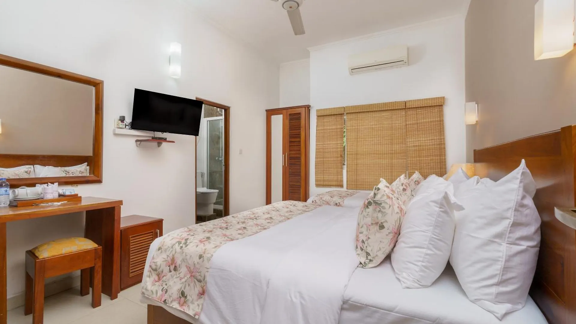 Hotel Travellers Nest Kandy