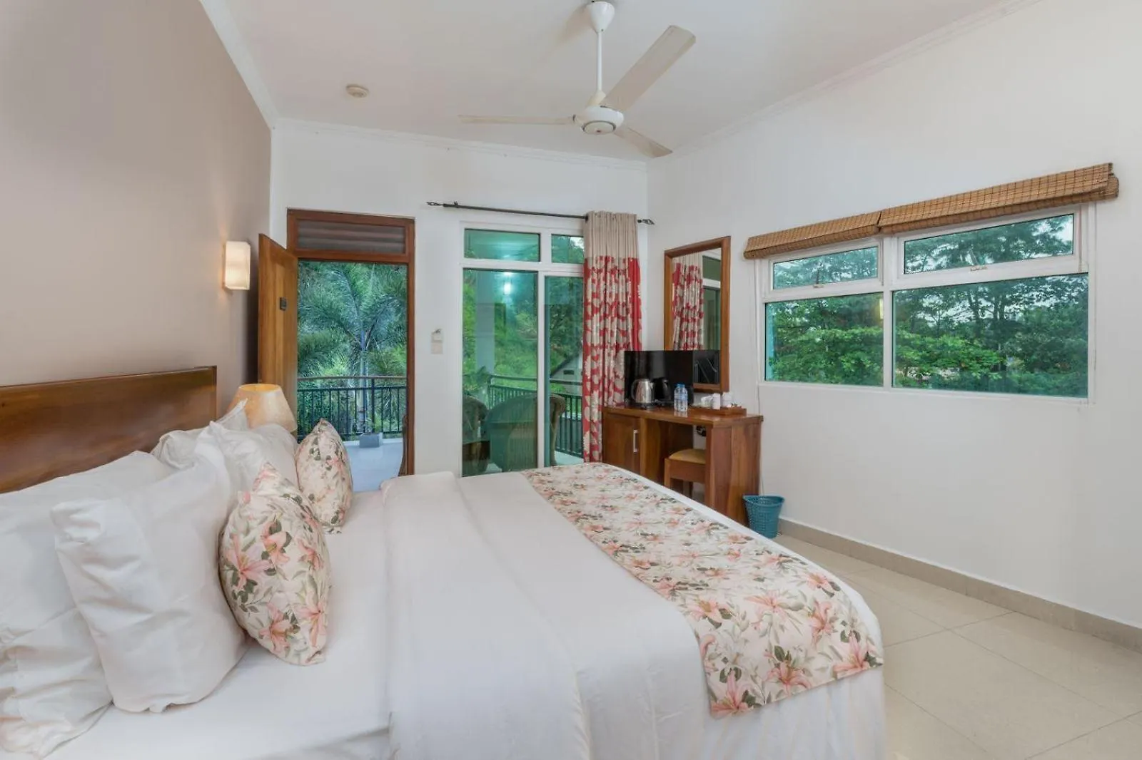 Hotel Travellers Nest Kandy