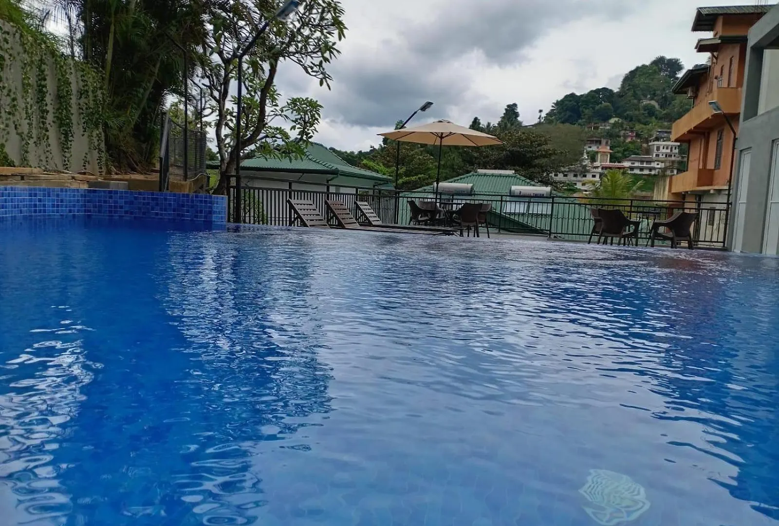Hotel Travellers Nest Kandy