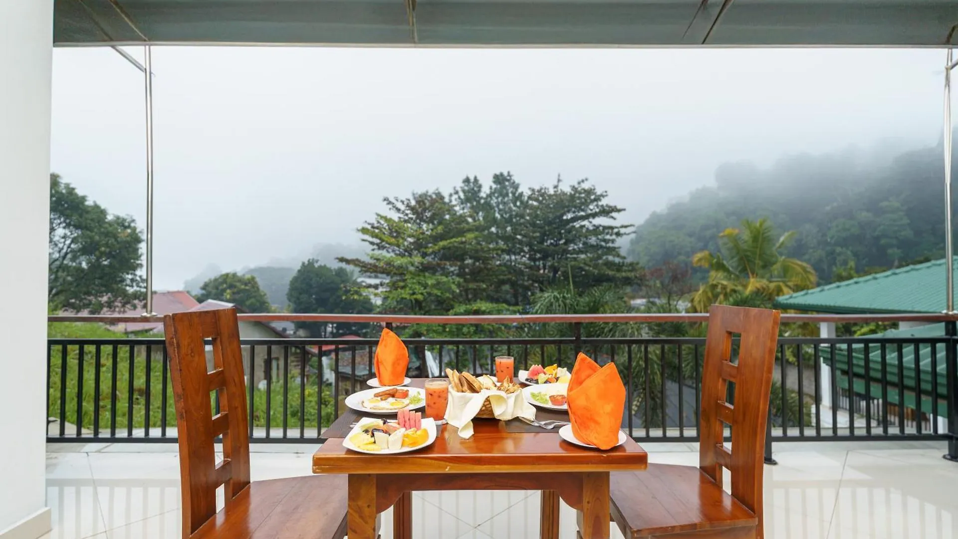 ****  Hotel Travellers Nest Kandy Sri Lanka