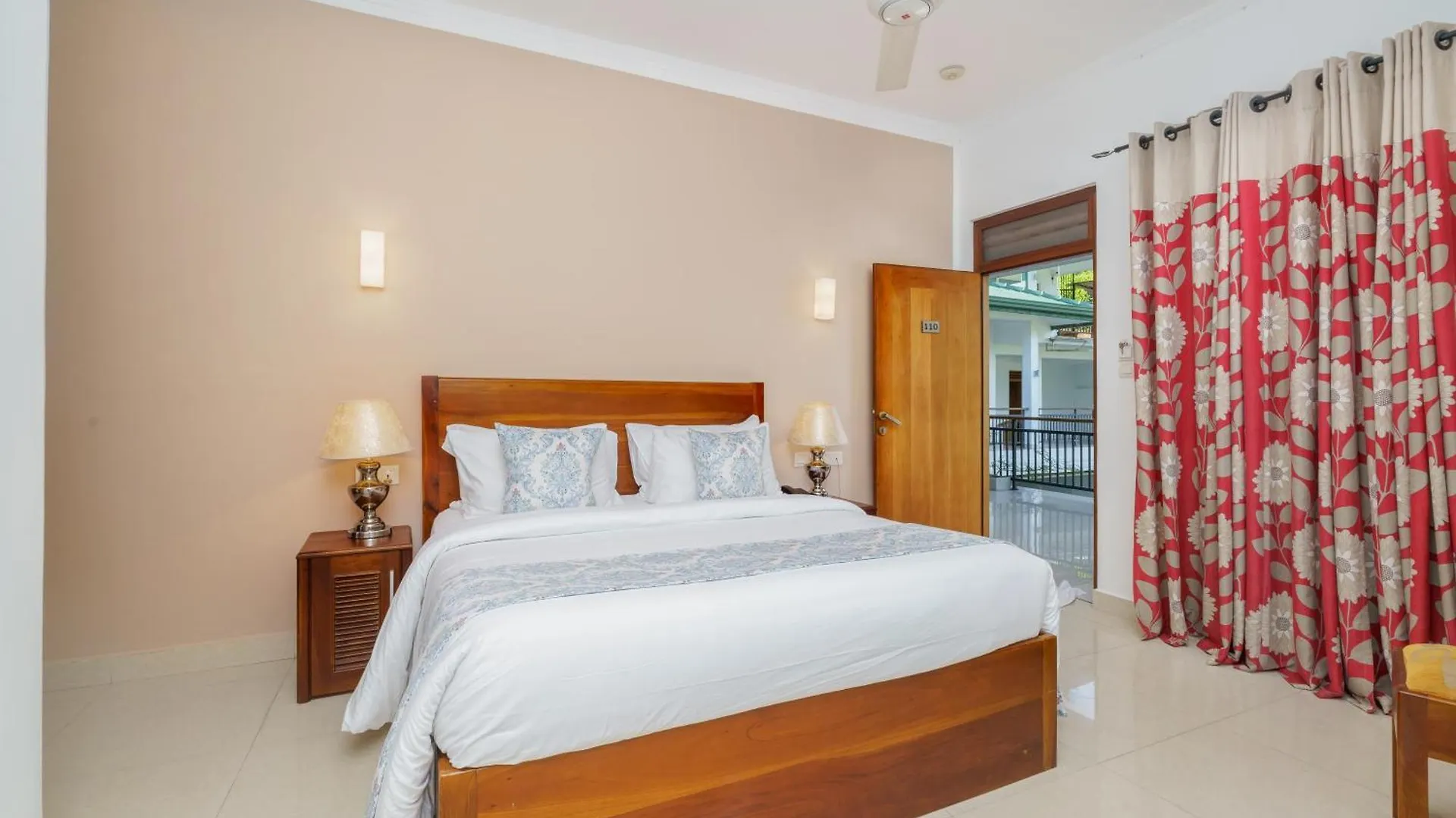 Hotel Travellers Nest Kandy