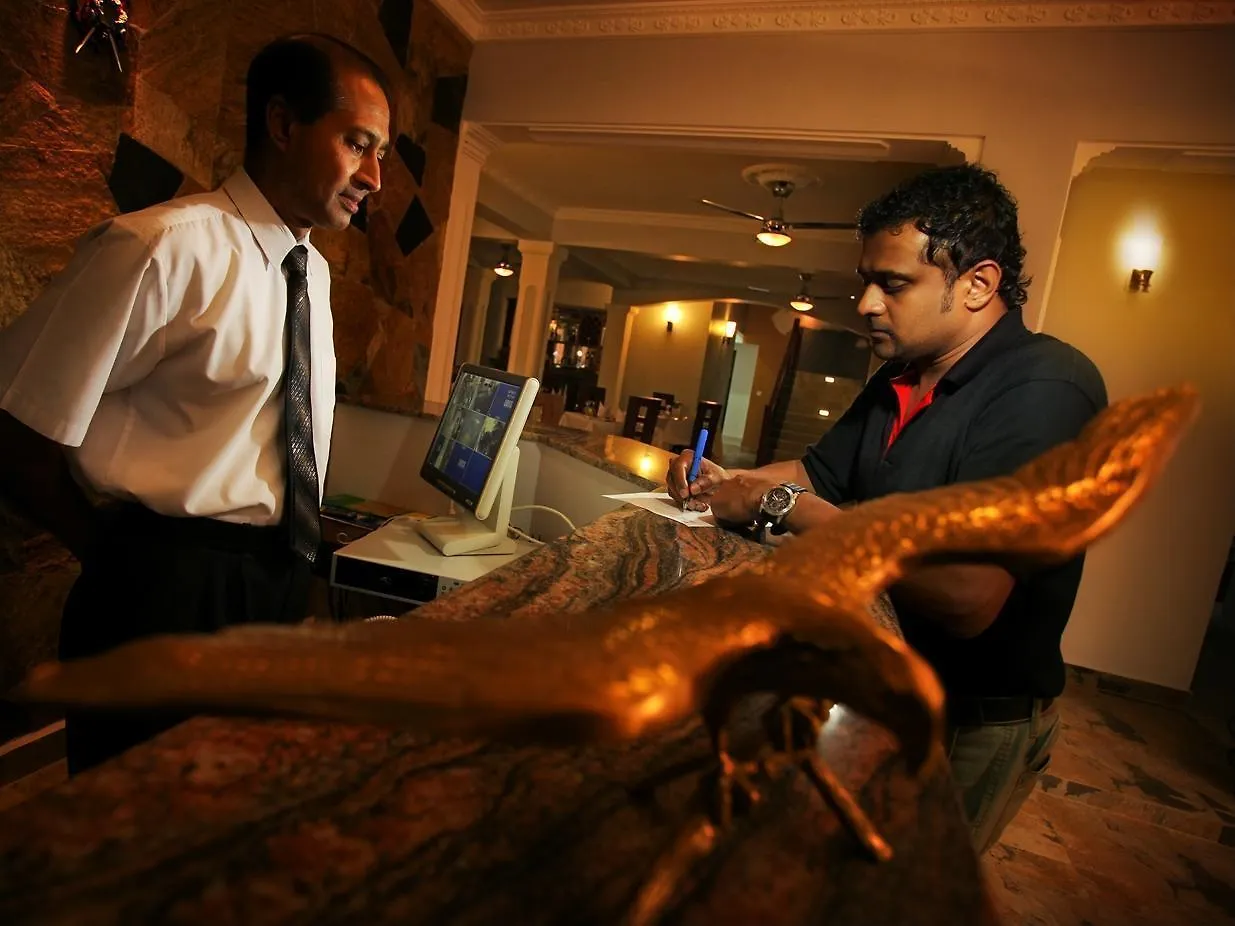 Hotel Travellers Nest Kandy