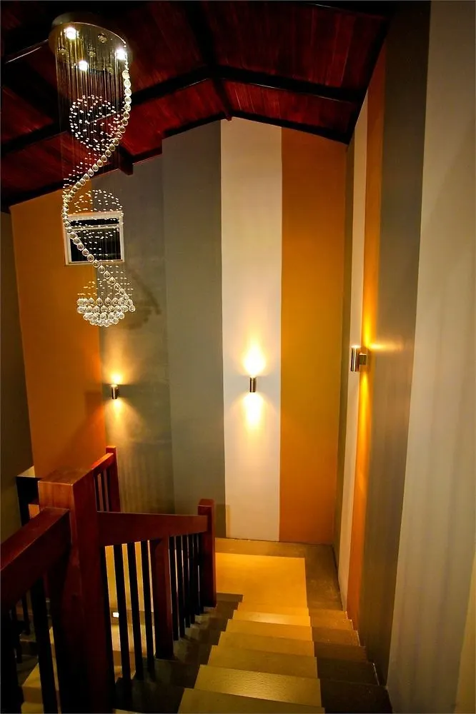 Hotel Travellers Nest Kandy